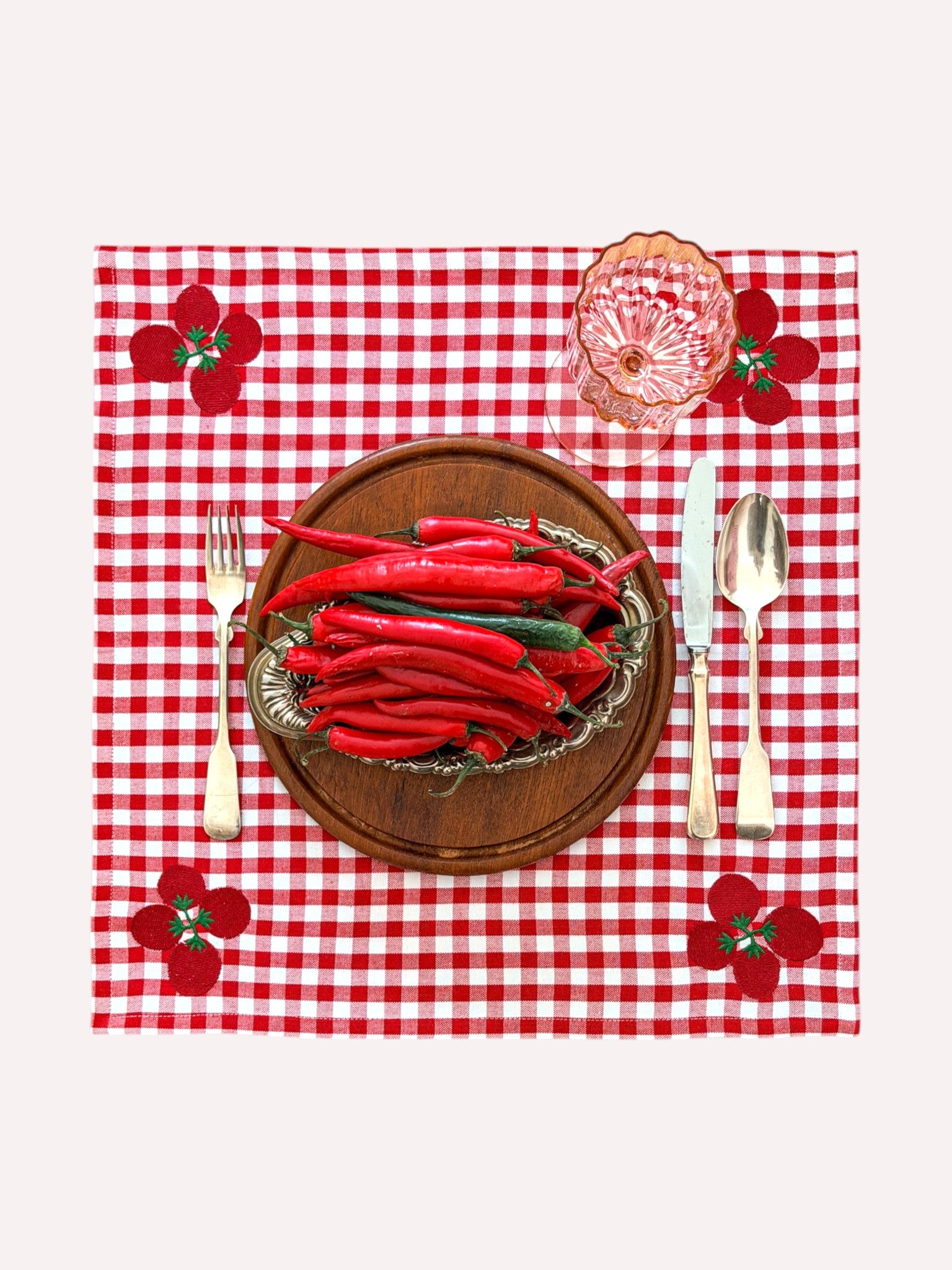 Vintage-trattoria-style square napkins by Nimo, designed for an authentic Italian al fresco dining experience.
