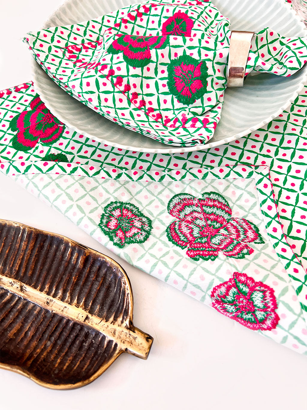 Placemat Dotty Emerald Peony Embroidery