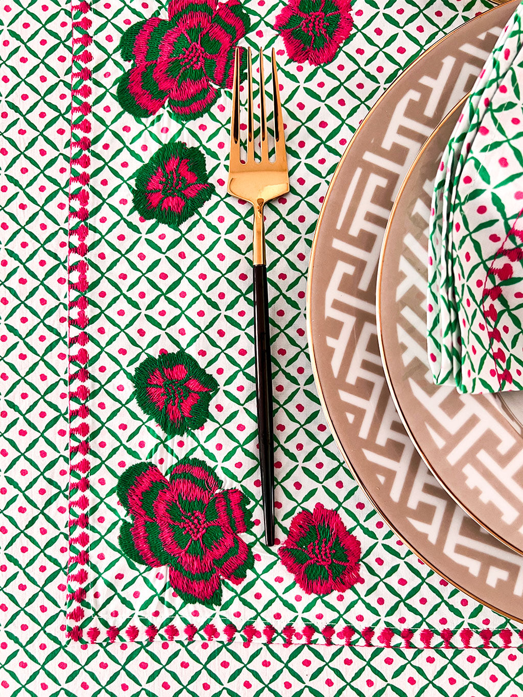 Placemat Dotty Emerald Peony Embroidery