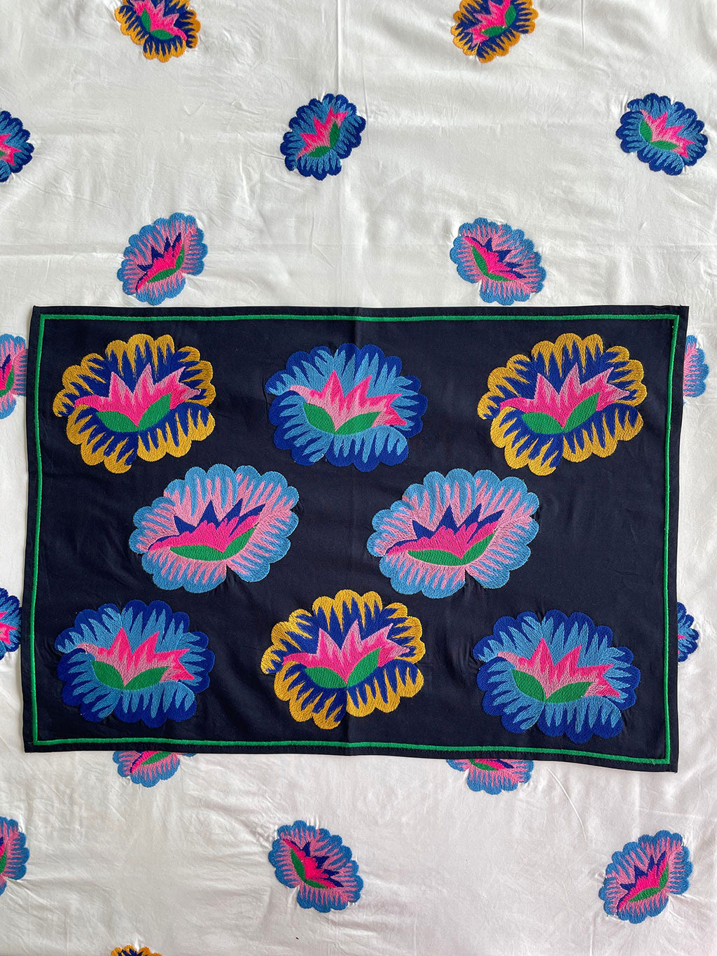 Placemat Lotus Flower on Navy