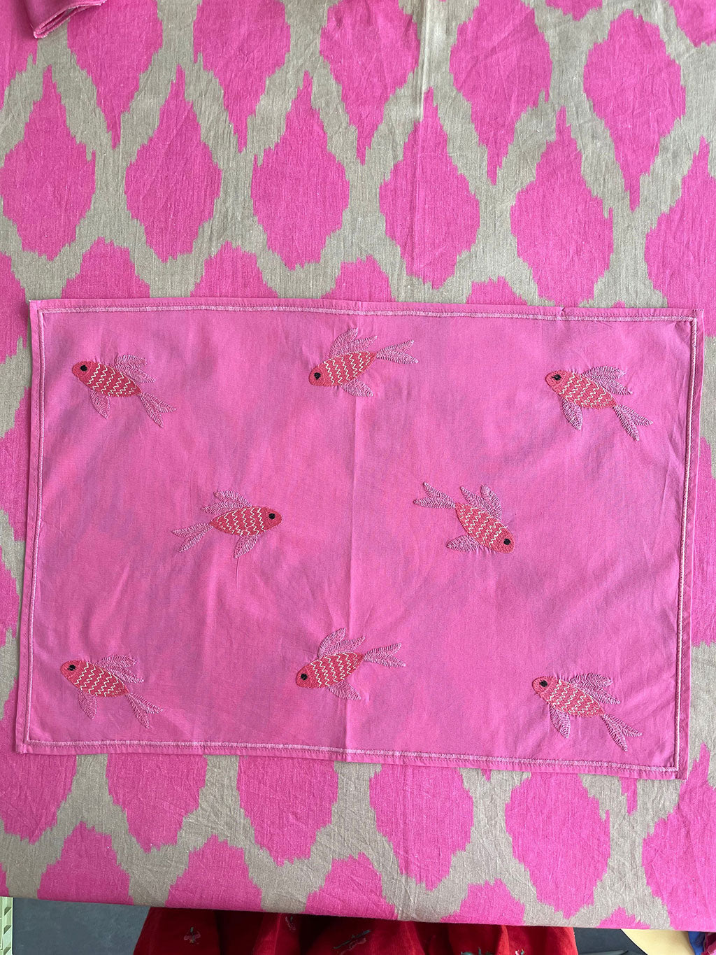 Placemat Fish on Pink