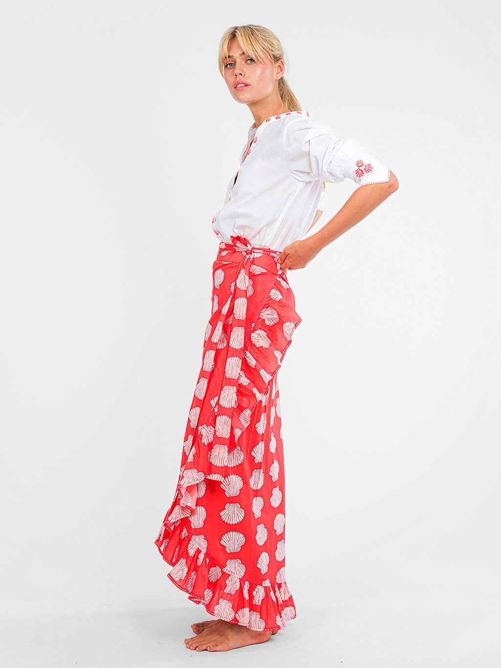 Slim fit white blouse with maritime shell motifs on cuffs and yoke