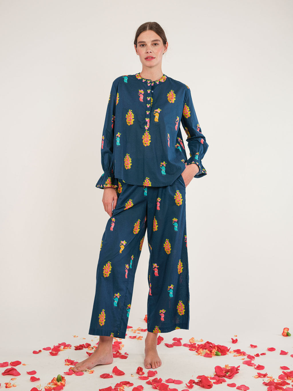 Broom Blouse Flowerbunch on Navy