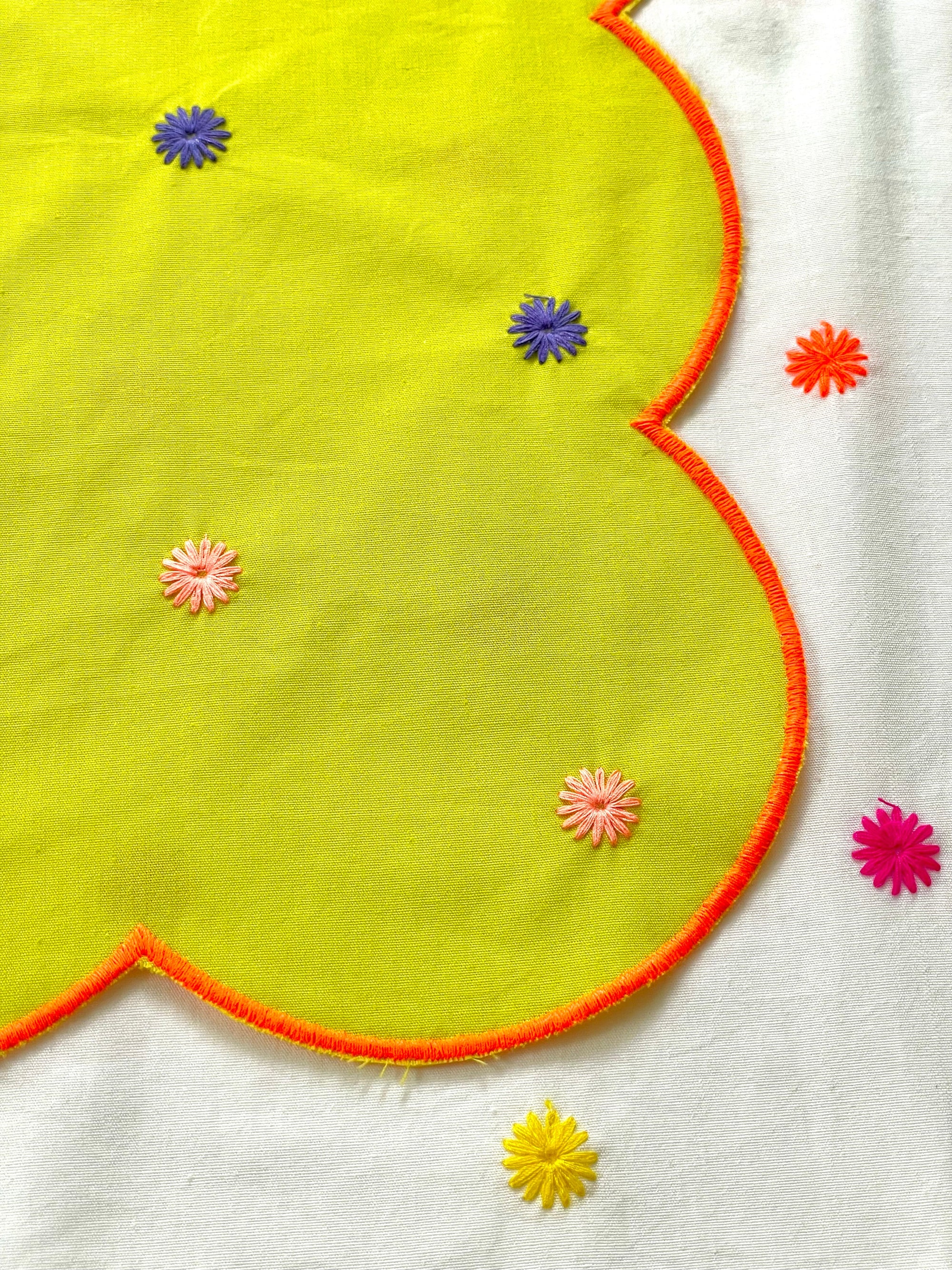 Placemat Multi Flowers Embroidery on Lime